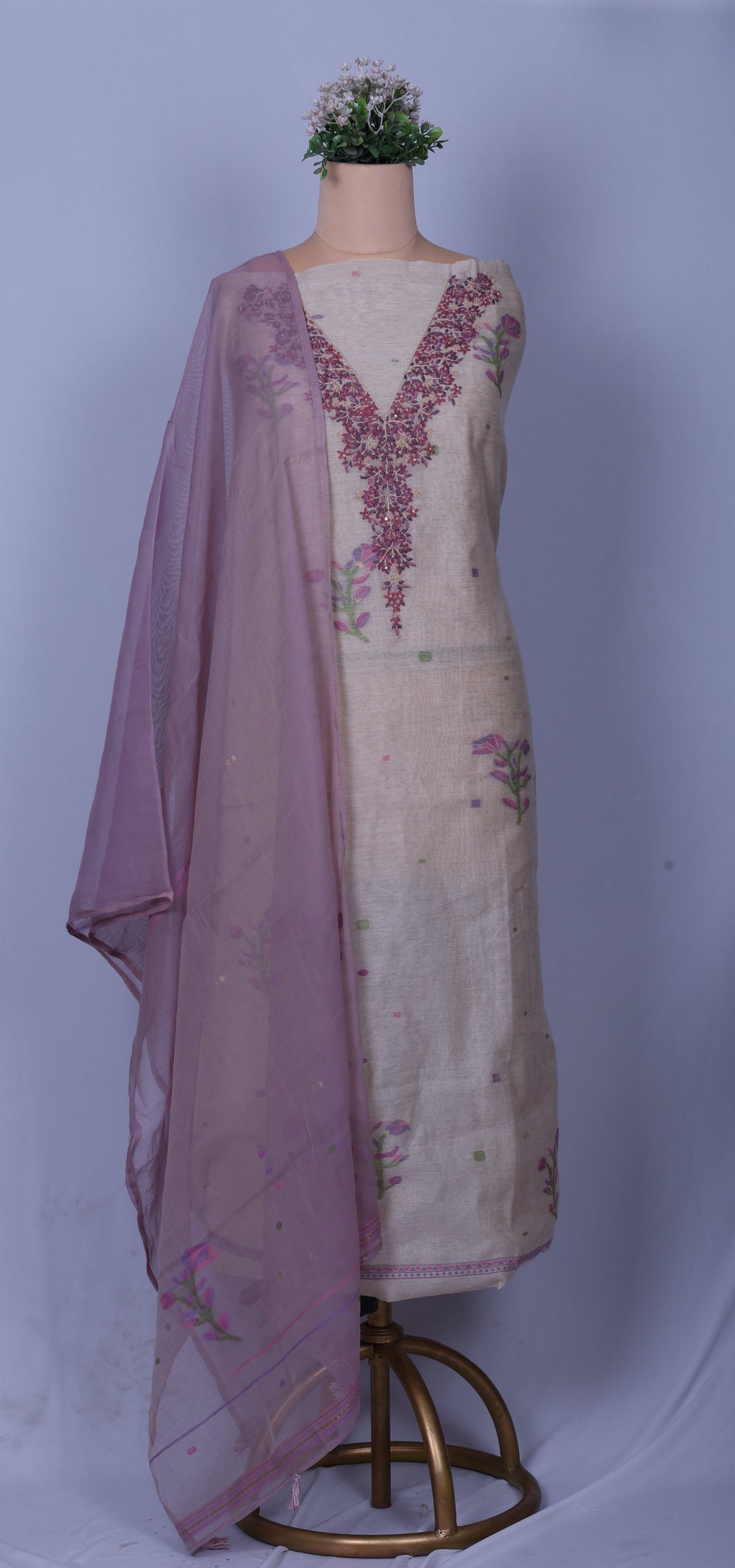Lavender Linen Suit Set with Hand Embroidery Katha Work