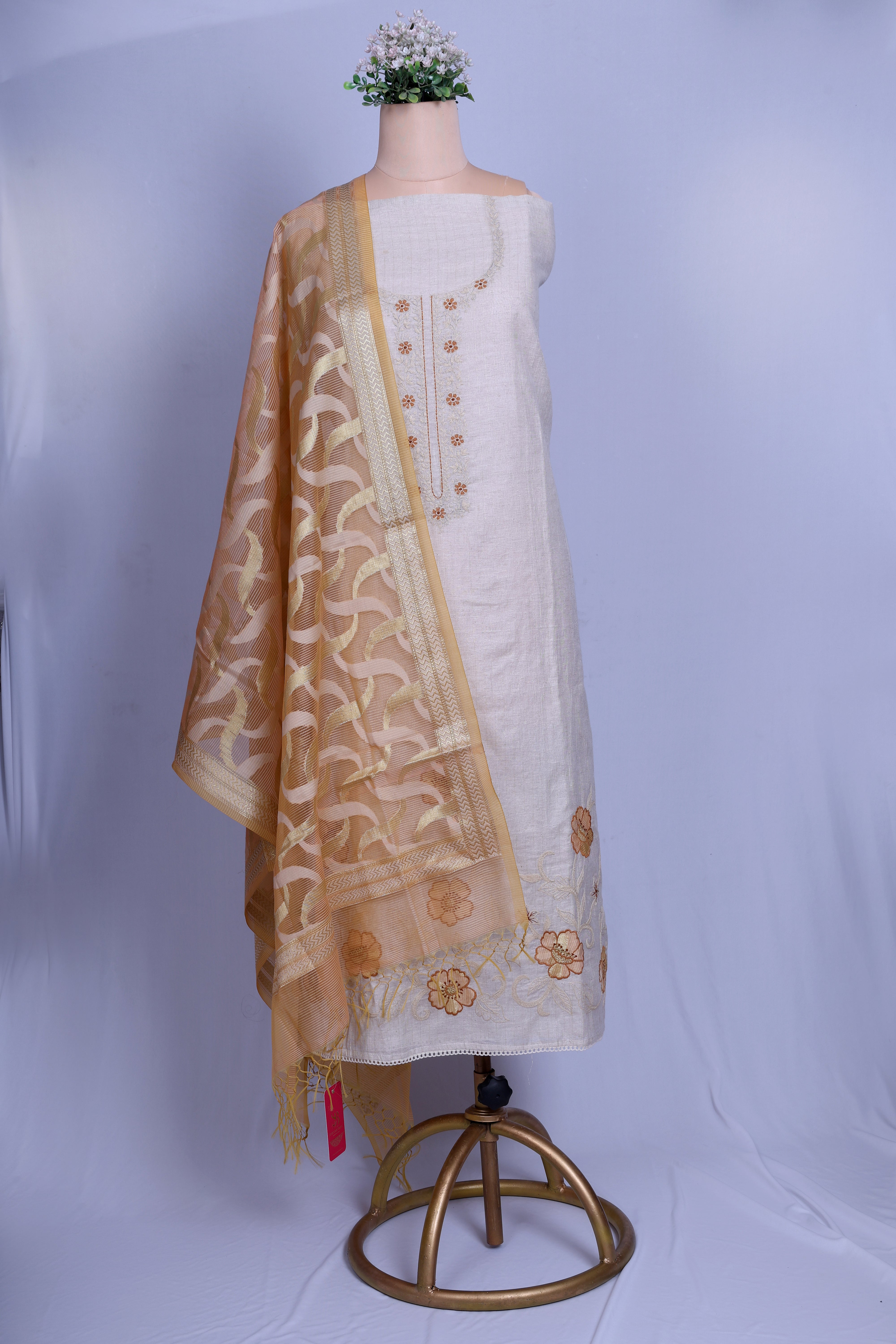 Elegant Ivory Jamdani Suit Set with Appliqué & Thread Work