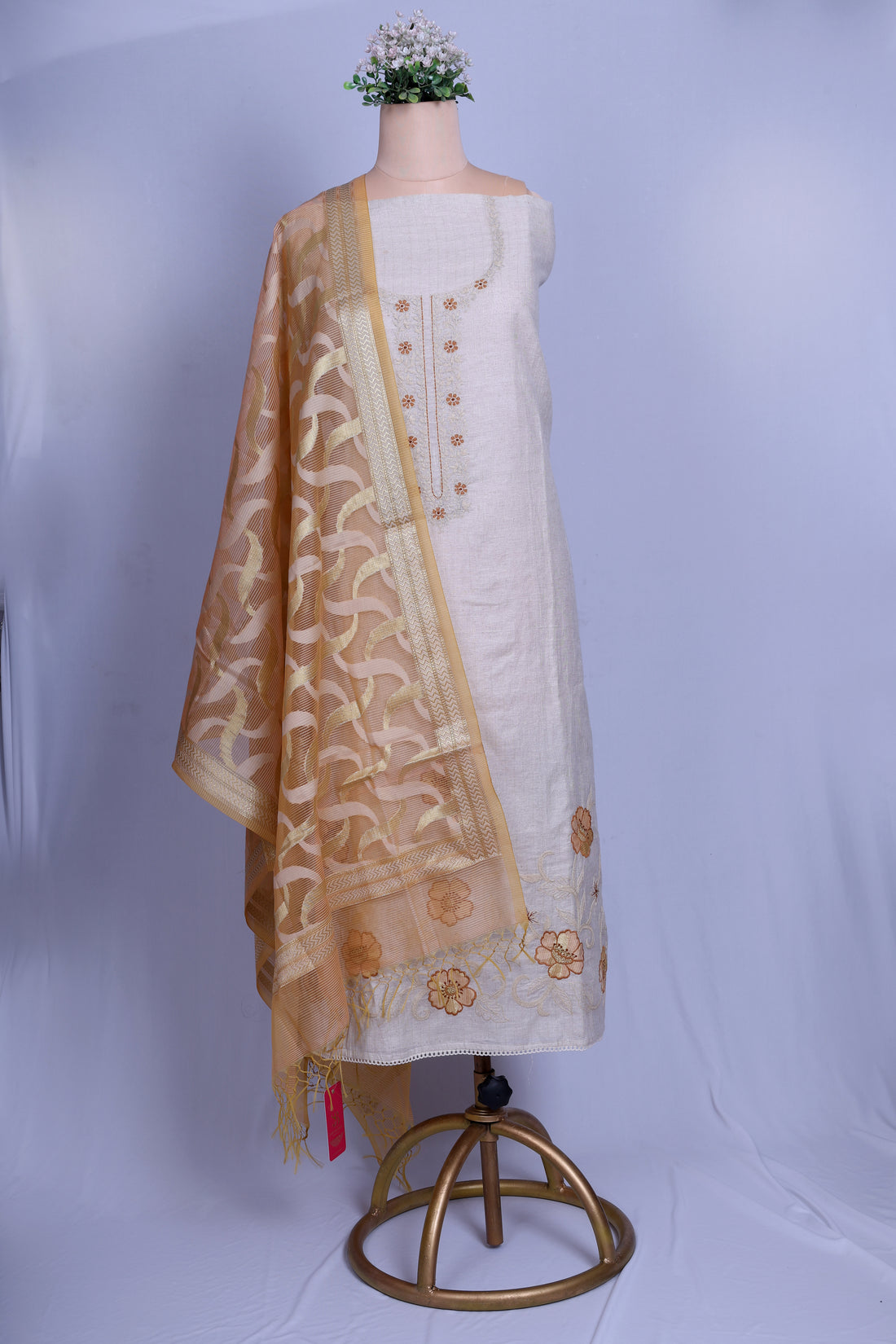 Elegant Ivory Jamdani Suit Set with Appliqué & Thread Work